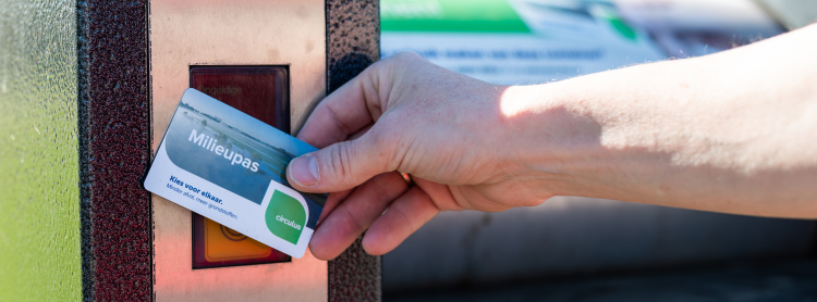 Gebruik uw nieuwe milieupas bij het recycleplein