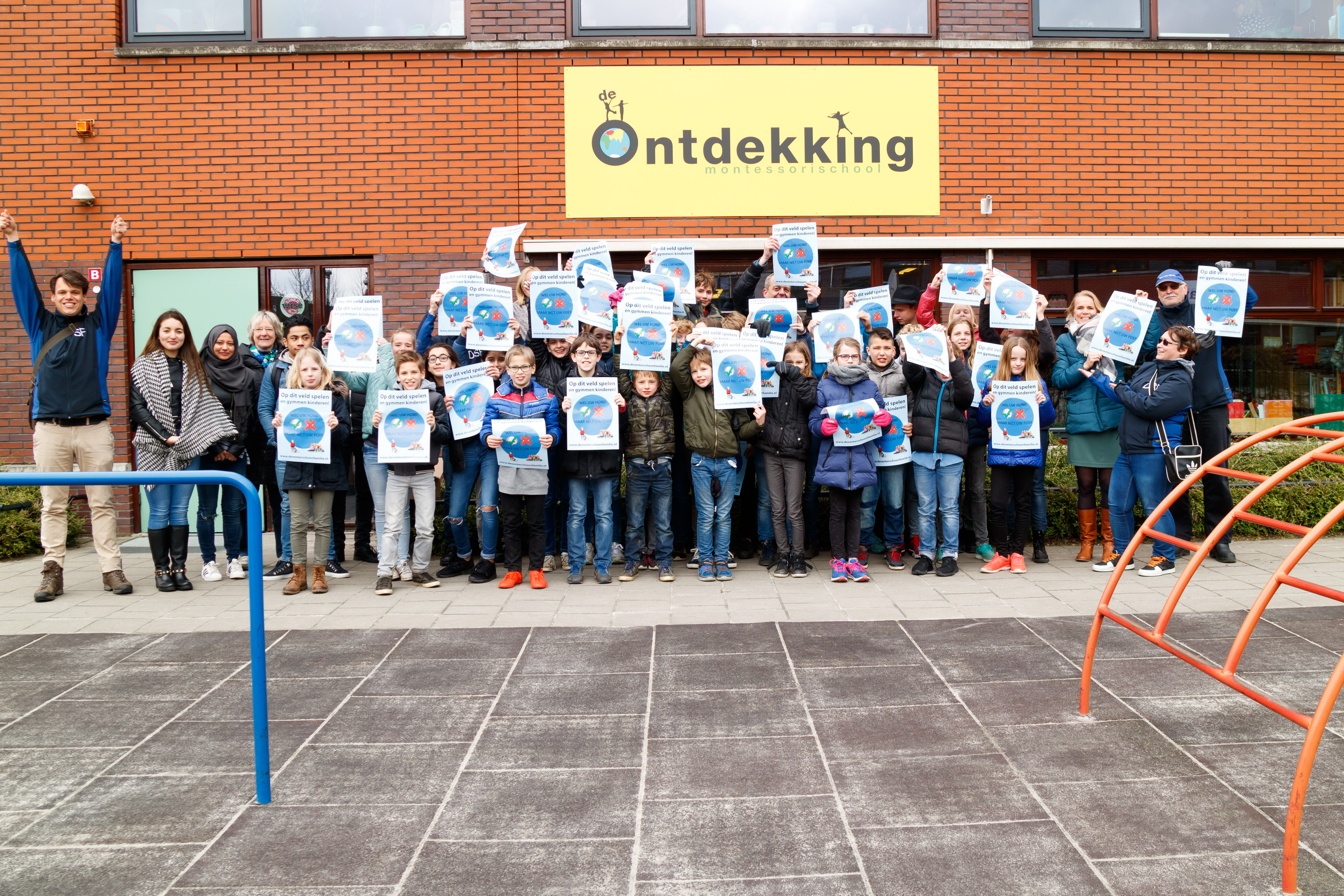 Posters tegen hondenpoep in de Vijfhoek