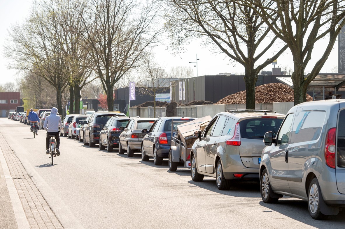 Lange wachtrijen voor het Recycleplein