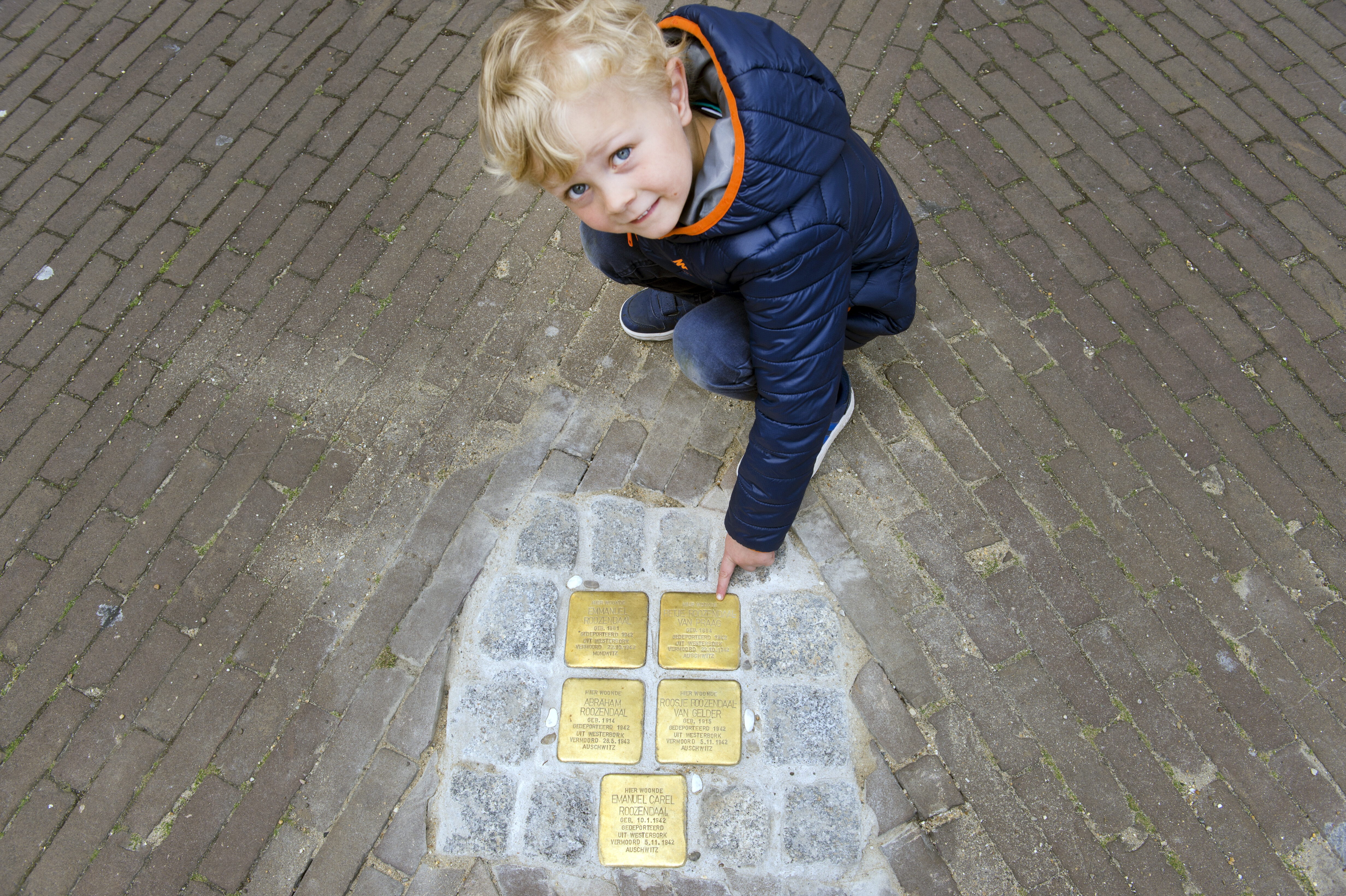 stolpersteine in het straatbeeld