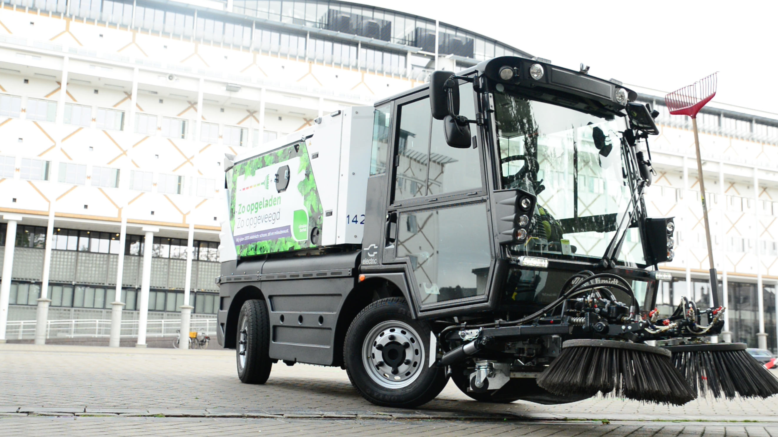Warm welkom voor eerste elektrische veegmachine! 