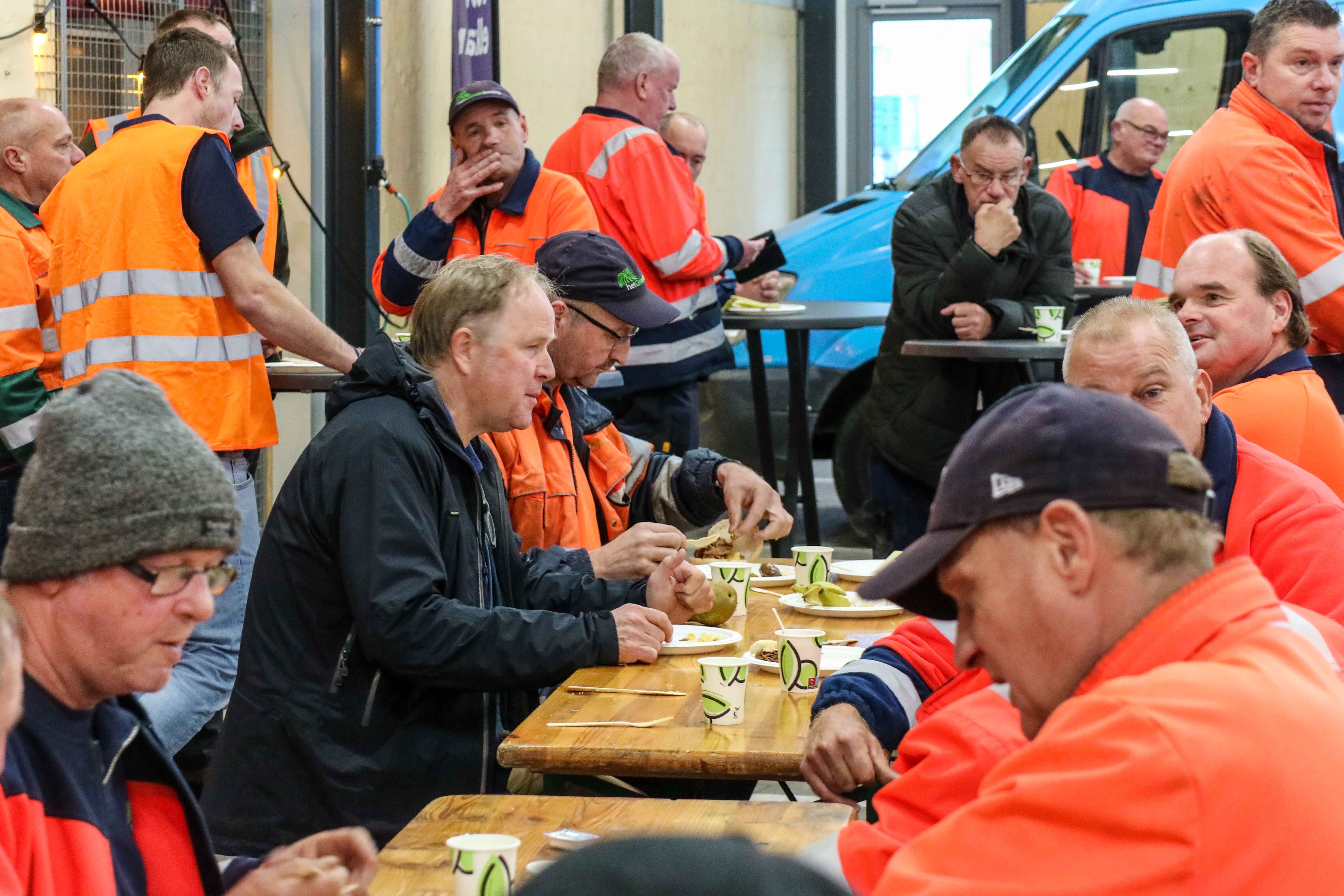 Gezellig bladontbijt voor harde werkers