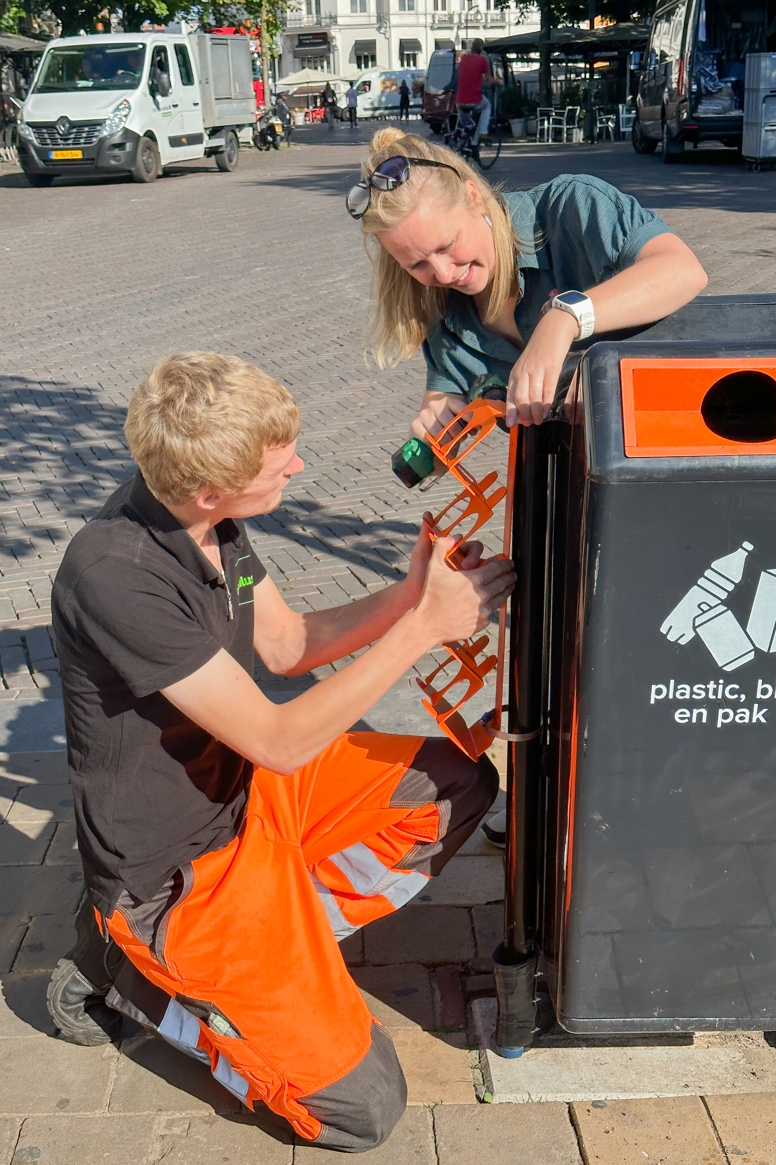 Eerste doneerrek voor flesjes en blikjes in Deventer