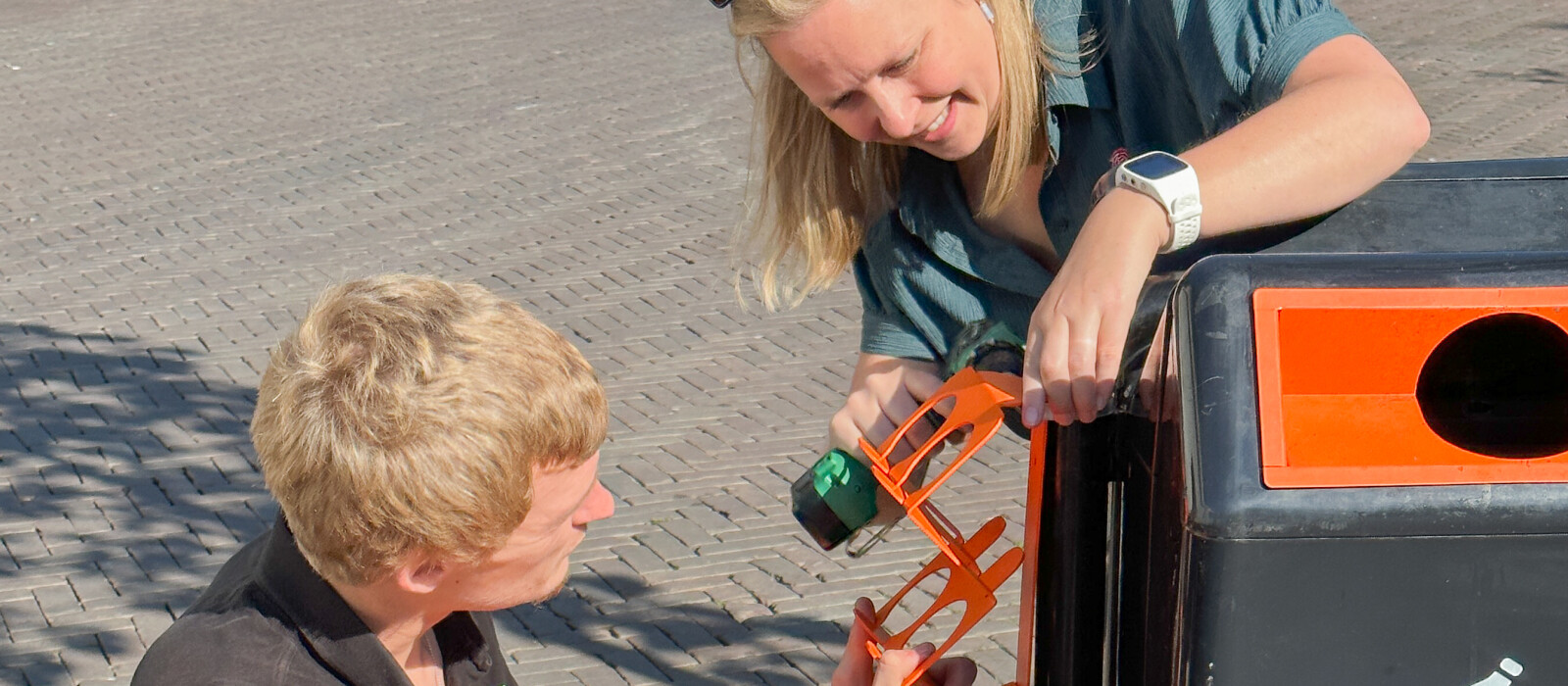 Eerste doneerrek voor flesjes en blikjes in Deventer